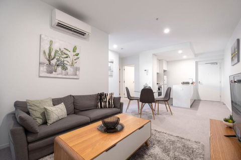 Panoramic Views 2br With Pool And Free Carpark - Tourism Townsville 1