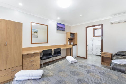 Palm Valley Motel - Tourism Townsville 1