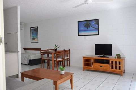 Palm Waters Holiday Villas - Tourism Townsville 1