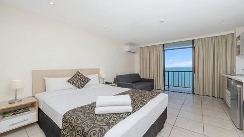 Panoramic Ocean Views On The Strand - Tourism Townsville 3