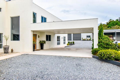 Paradise Point - Entire Home In Clarence Point, Tasmania Australia, 10 Guests 7 Bedrooms 7 Beds 3 Baths - Tourism Townsville 0