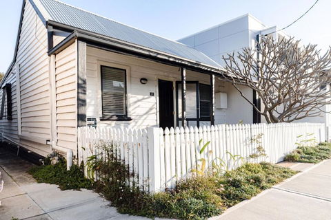 Pattys Cottage - Pet Friendly Home In Merewether - Tourism Townsville 1