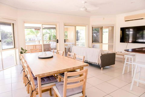 Peaceful Waterfront Home - Tourism Townsville 1