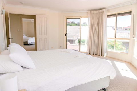 Peaceful Waterfront Home - Tourism Townsville 3