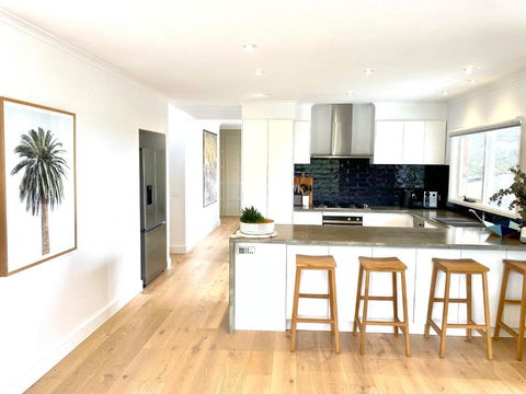 Pool & Pet Friendly - Mornington Peninsula Beach House - Tourism Townsville 2