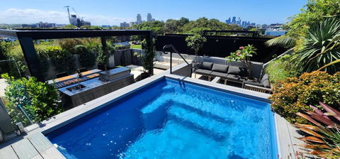 Penthouse Perfection With Private Rooftop Pool - Tourism Townsville 0