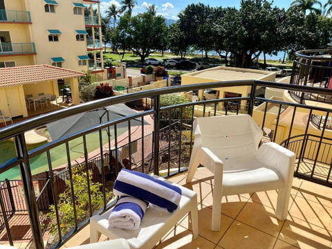 Perfect Position On The Water Strand 18 - Tourism Townsville 0