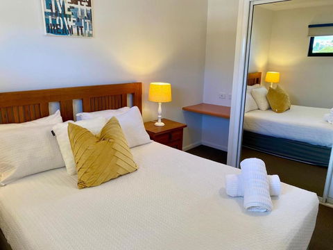 Perfect Position On The Water Strand 18 - Tourism Townsville 1
