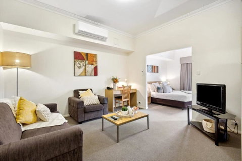 Perth Premium 1 Bedroom - Tourism Townsville 1
