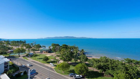 Picturesque Beachfront Views - Tourism Townsville 1