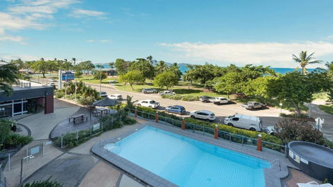 Picturesque Beachfront Views - Tourism Townsville 2