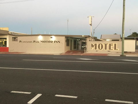 Plantation Park Motor Inn - Tourism Townsville 1