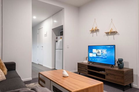 Pleasant &bright 2br2ba Apt Footscray Pool - Tourism Townsville 2