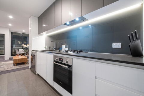 Pleasant &bright 2br2ba Apt Footscray Pool - Tourism Townsville 3