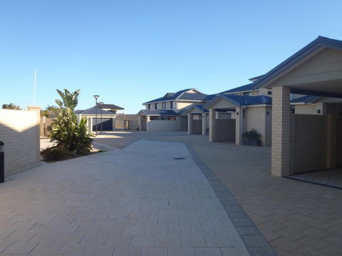 Port Denison Beach Resort - Tourism Townsville 3