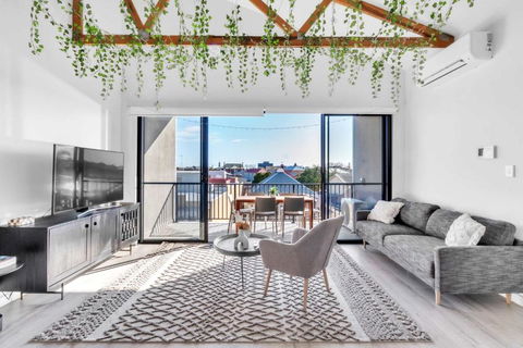 Portside Paradise - Steps Away From The Port - Tourism Townsville 0