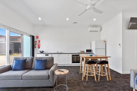 Port Lincoln Shark Apartment 6 - Tourism Townsville 1