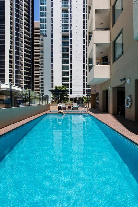 Quality Hotel Room CBD FREE PARK - Tourism Townsville 3
