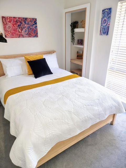 Queen Bed Apartment- No Sharing, Your Very Own Space - Tourism Townsville 0