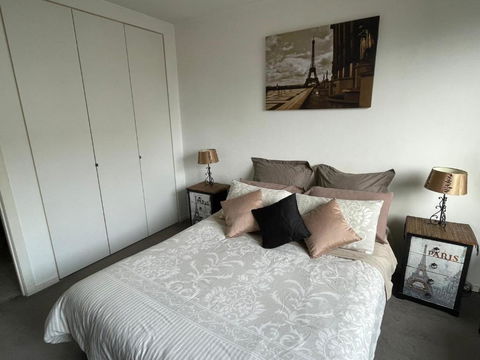 Radiance - Chic Fitzroy Street Apartment - Tourism Townsville 1