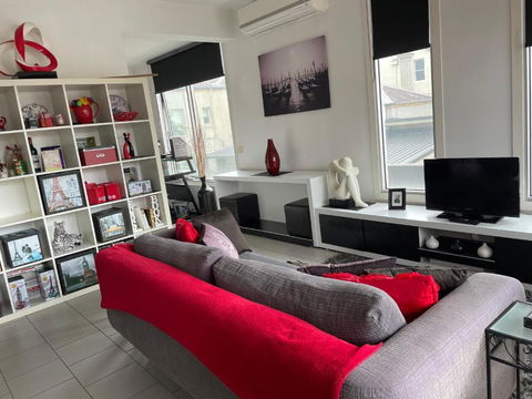Radiance - Chic Fitzroy Street Apartment - Tourism Townsville 0