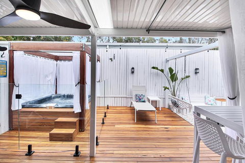 Private Outdoor Spa, Fire Pit - THE RETREAT COOLUM BEACH - Tourism Townsville 1