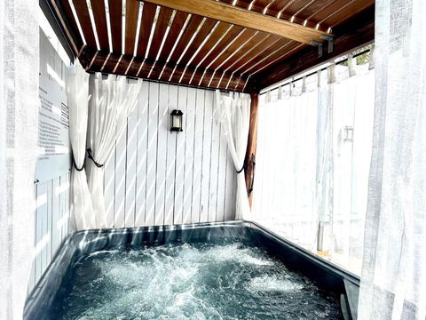 Private Outdoor Spa, Fire Pit - THE RETREAT COOLUM BEACH - Tourism Townsville 3