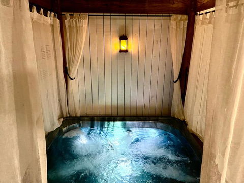 Private Outdoor Spa, Fire Pit - THE RETREAT COOLUM BEACH - Tourism Townsville 0
