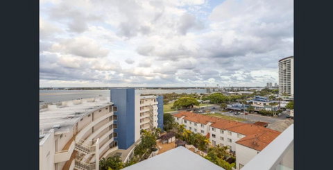 Private Bedroom And Bathroom In A Shared Apartment - Tourism Townsville 3