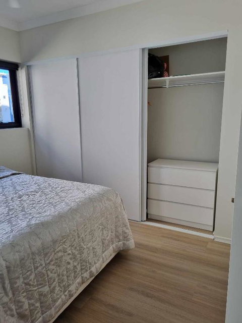 Private Bedroom And Bathroom In A Shared Apartment - Tourism Townsville 1