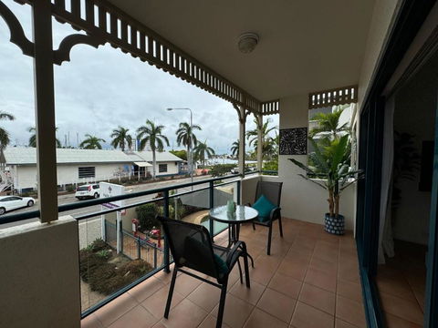 Prime Position For City And Stadium Access - Tourism Townsville 0