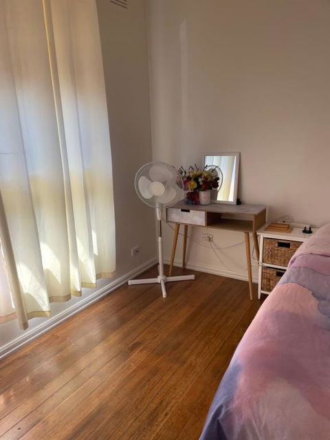 Private Room Near Melbourne Airport - Tourism Townsville 0