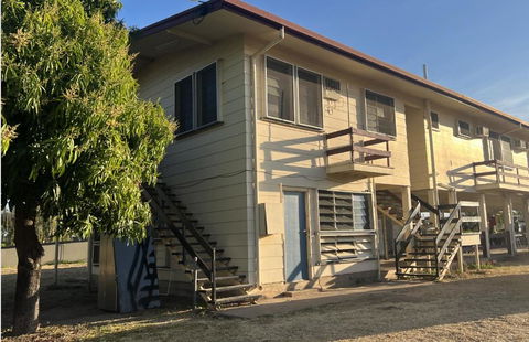 Q Lux Inn Emerald - Tourism Townsville 0