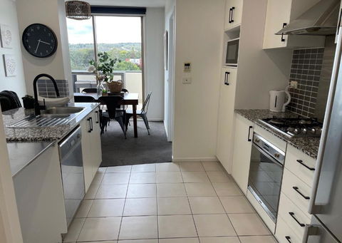 Qbn Cracker: 2BR, 2BA, 2 Secure B/ Ment Car Parks - Tourism Townsville 3
