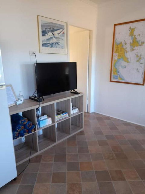QCWA Cheerful Cottage - Airlie Beach - Tourism Townsville 1