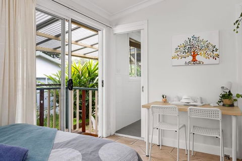 Quadruple Ensuite Room - Nearby Stations & Shops - Tourism Townsville 3