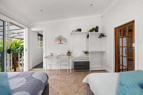 Quadruple Ensuite Room - Nearby Stations & Shops - Tourism Townsville 2