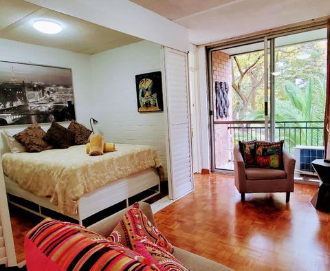Quaint & Tranquil Subiaco 1 Bedroom Apartment - Tourism Townsville 2