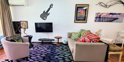 Quaint & Tranquil Subiaco 1 Bedroom Apartment - Tourism Townsville 3