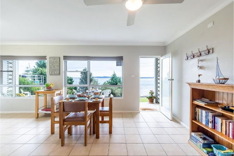 Quarterdeck 1 12 Magnus St Fantastic Unit With Spectacular Views - Tourism Townsville 0
