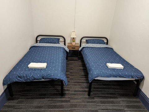 Queen Victoria Hostel - Tourism Townsville 3
