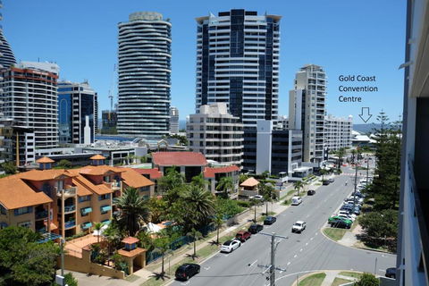Queensleigh Holiday Apartments - Tourism Townsville 3