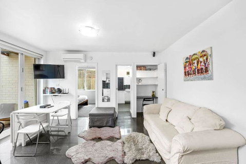 Quiet And Peaceful Beachside 1BR Retreat W Parking - Tourism Townsville 0
