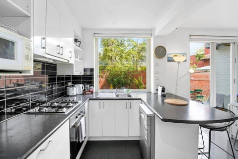 Quiet And Peaceful Beachside 1BR Retreat W Parking - Tourism Townsville 1