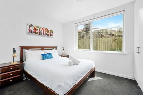 Quiet And Peaceful Beachside 1BR Retreat W Parking - Tourism Townsville 2