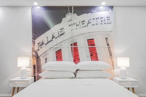 Quirky Studio With Sleek Decor In St Kilda - Tourism Townsville 2