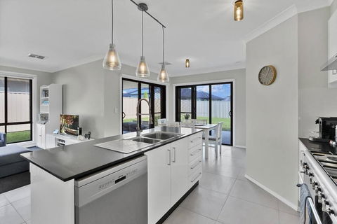 Red Gum Rise - Gateway To The Southern Highlands - Tourism Townsville 0