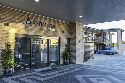 Astro Dish Motor Inn - Tourism Townsville 0