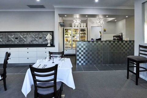 Astro Dish Motor Inn - Tourism Townsville 3