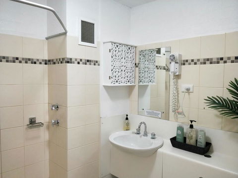 Atrium Private Stay Mandurah - Tourism Townsville 0